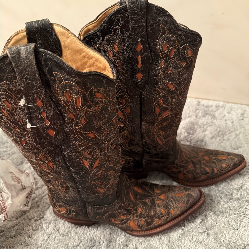 Corral Vintage Brown and Reddish-Tan Western Cowboy Boots - Picture 2 of 15